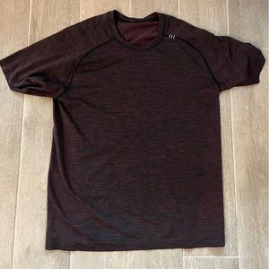 Men’s short sleeve lululemon t shirt